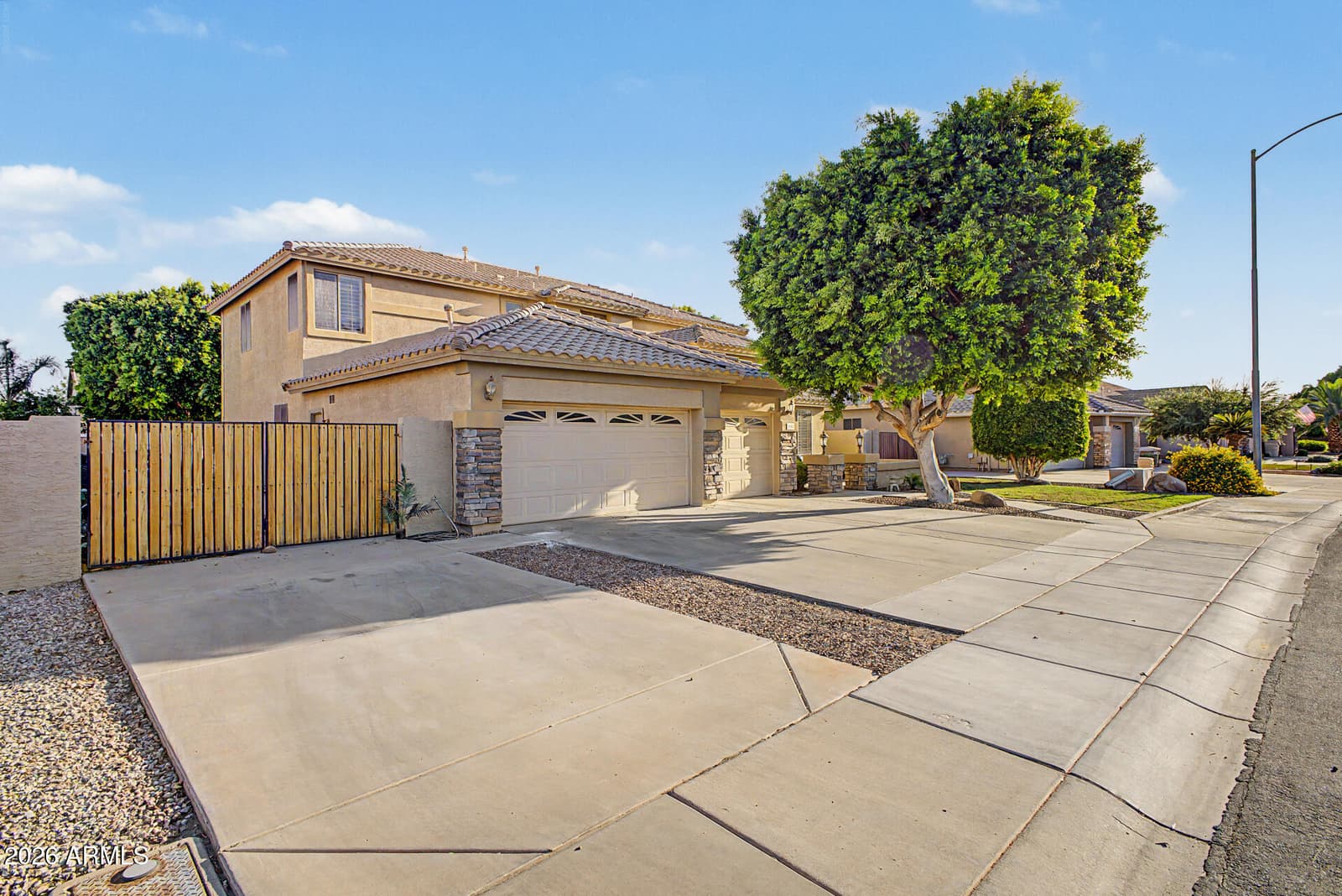 8039 W FOOTHILL Drive, Peoria, AZ 85383 — photo 6 of 56