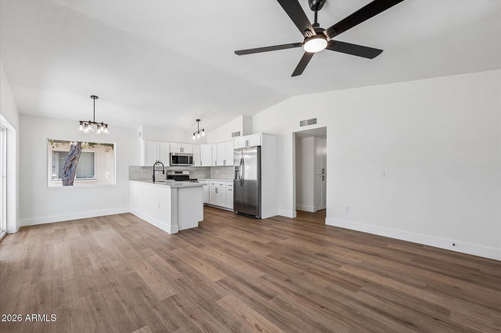 824 W MALIBU Drive, Tempe, AZ 85282 — photo 4 of 34