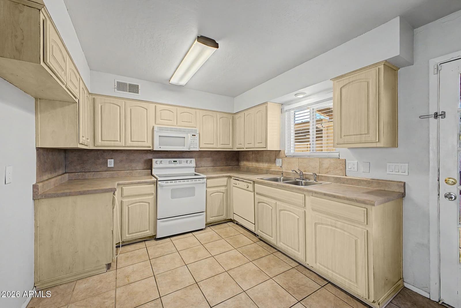 4505 N 26TH Drive, Phoenix, AZ 85017 — photo 4 of 24