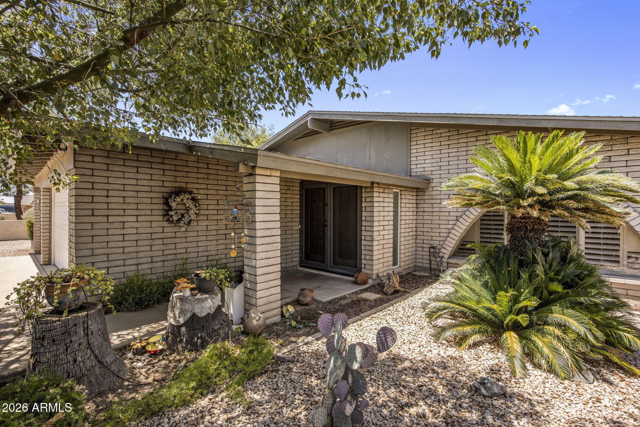 52 W THUNDERBIRD Road, Phoenix, AZ 85023 — photo 1 of 37
