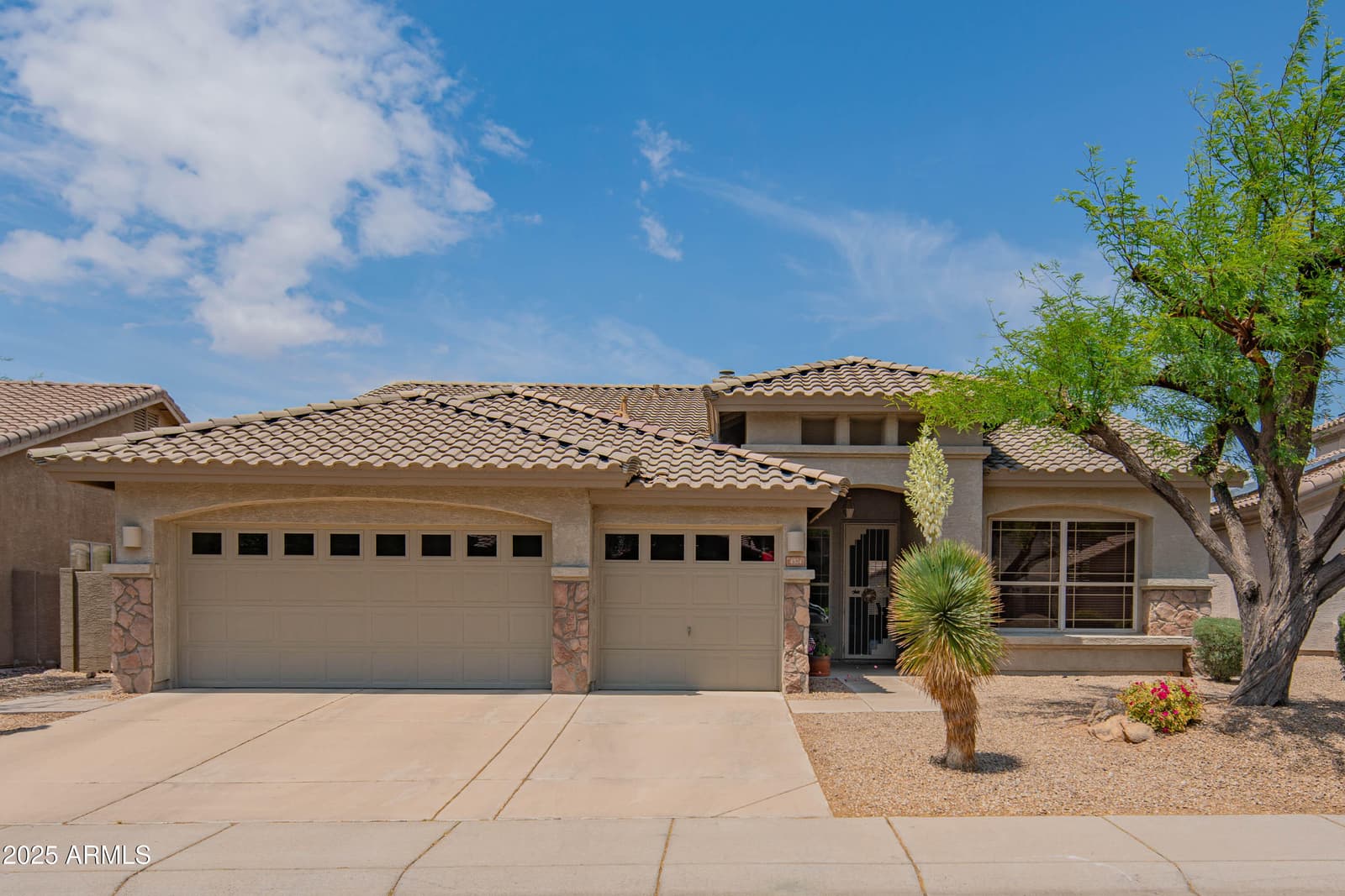4374 E LARIAT Lane, Phoenix, AZ 85050 — photo 2 of 61