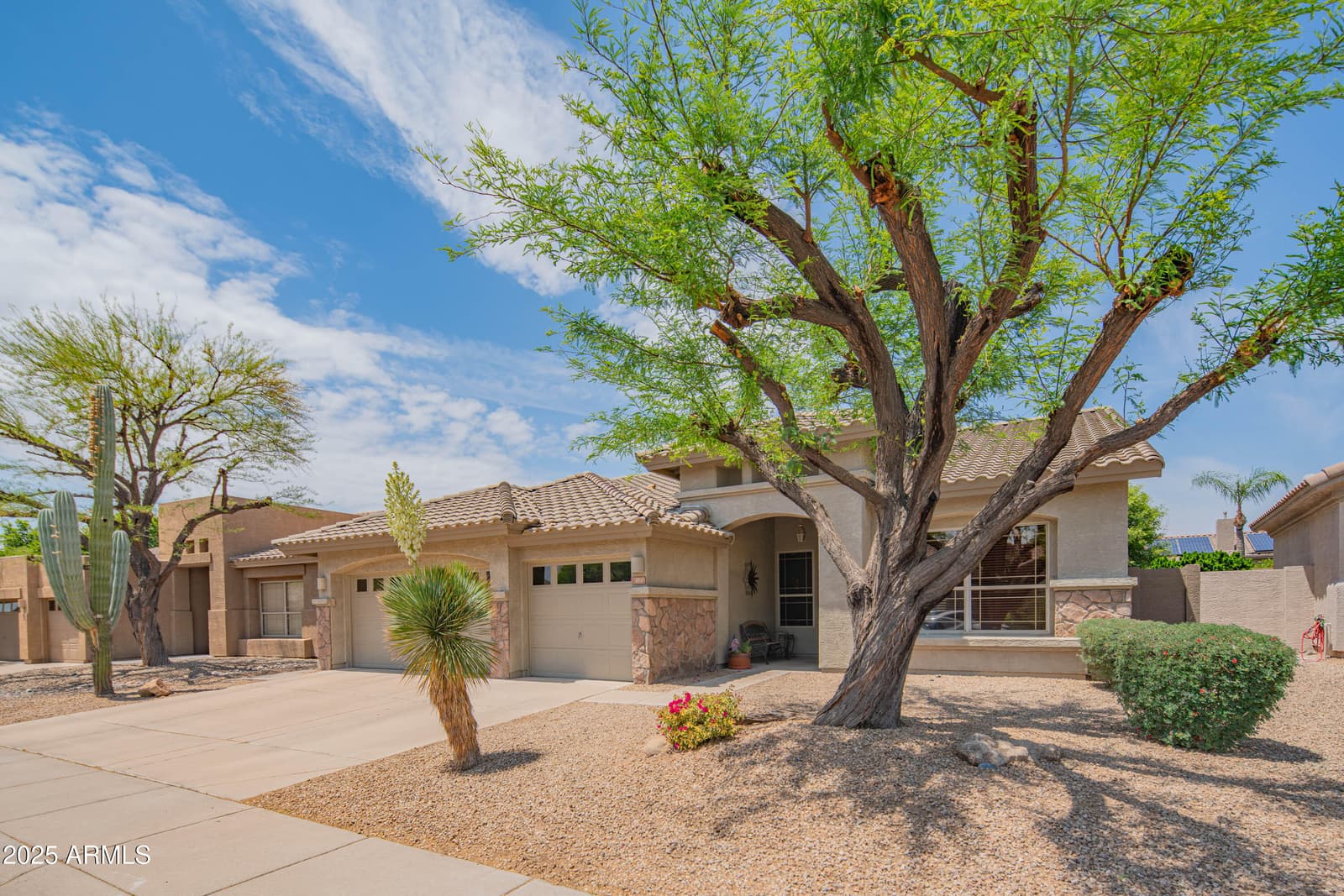 4374 E LARIAT Lane, Phoenix, AZ 85050 — photo 4 of 61