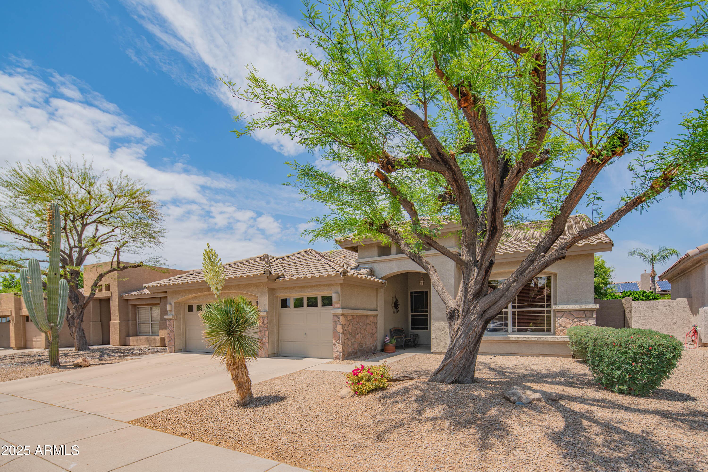 4374 E LARIAT Lane, Phoenix, AZ 85050 — photo 4 of 61