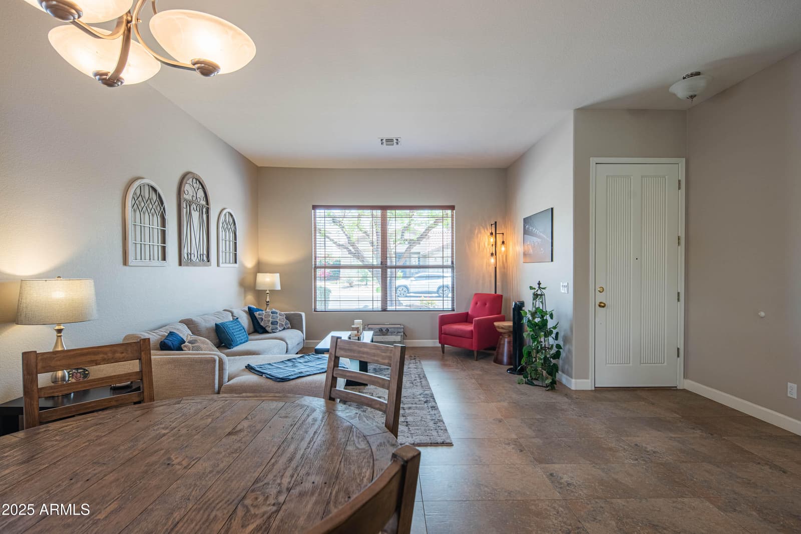 4374 E LARIAT Lane, Phoenix, AZ 85050 — photo 11 of 61