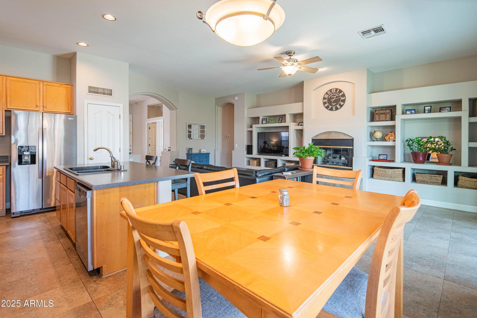 4374 E LARIAT Lane, Phoenix, AZ 85050 — photo 33 of 61
