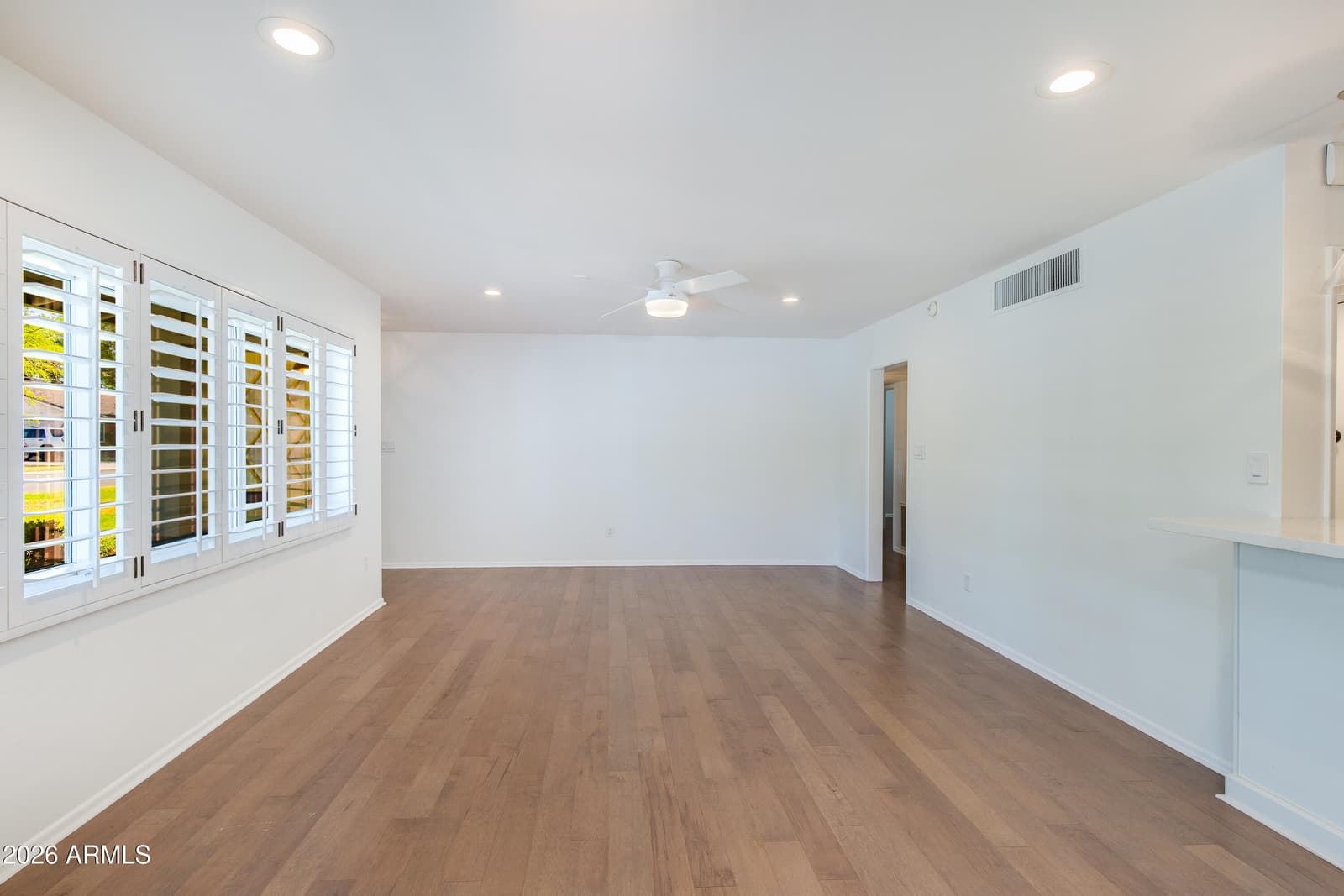 4645 E CAMBRIDGE Avenue, Phoenix, AZ 85008 — photo 5 of 29