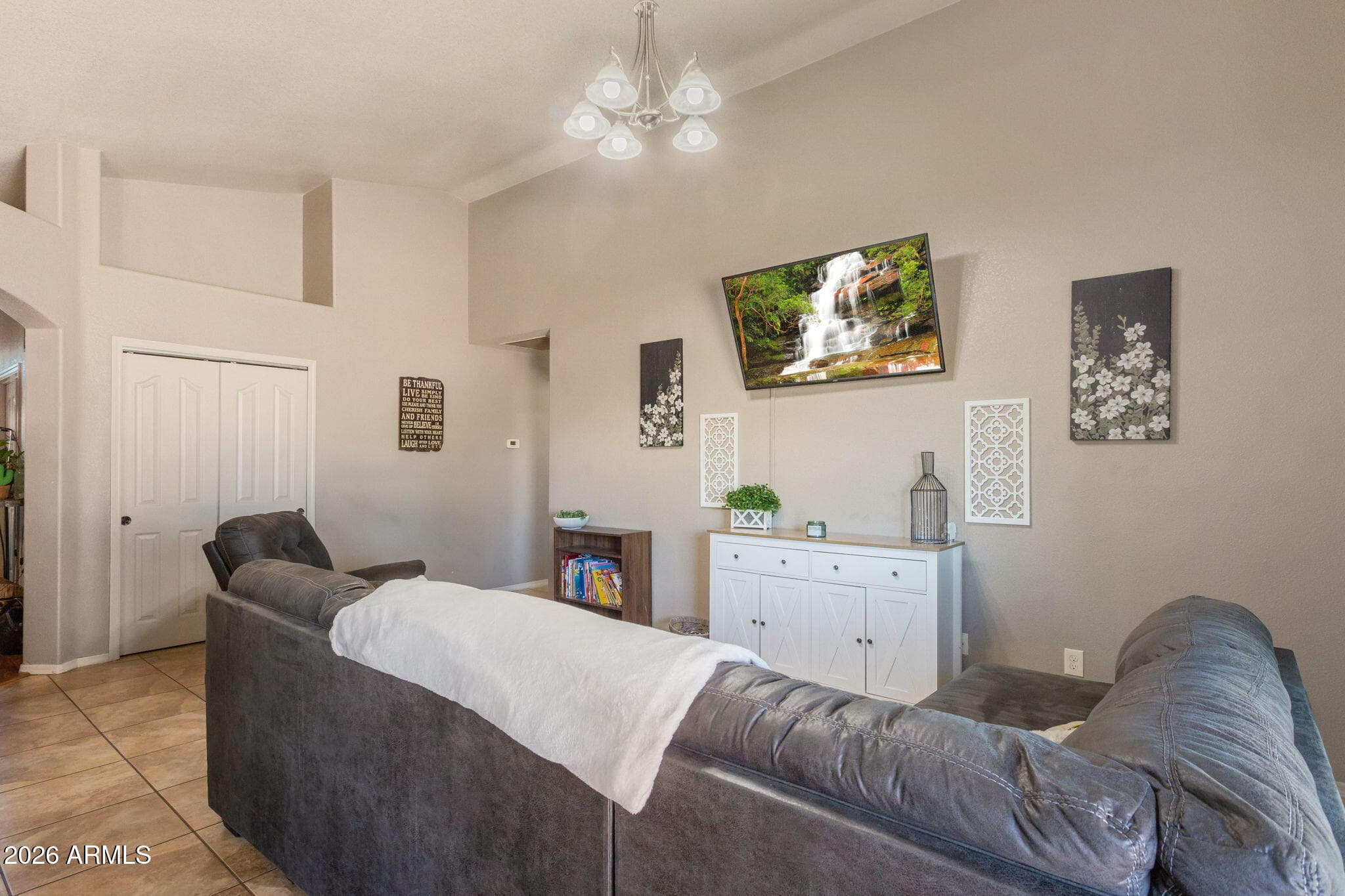 700 HAYES Drive, Sierra Vista, AZ 85635 — photo 11 of 37