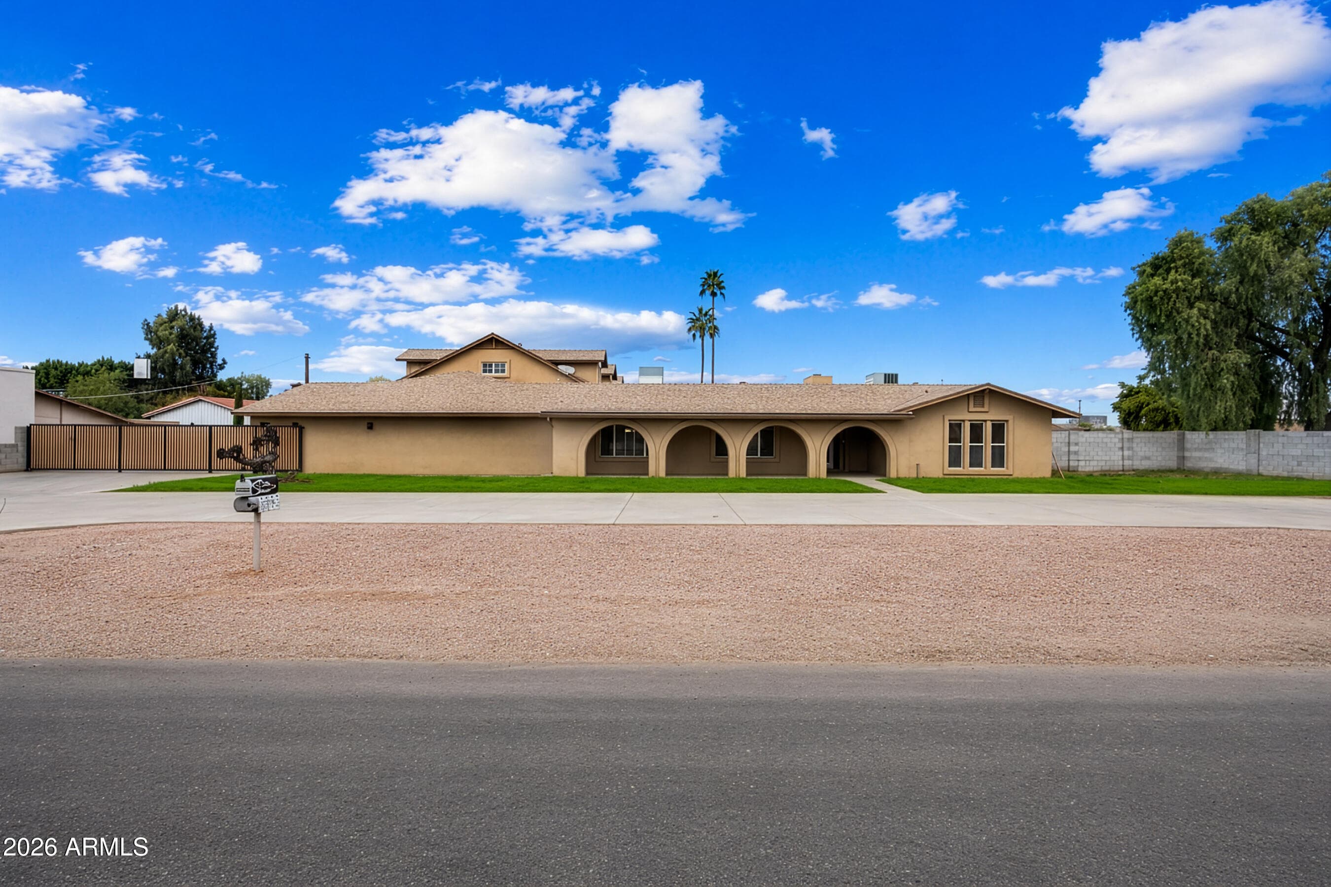322 E Redfield Road, Chandler, AZ 85225 — photo 4 of 45