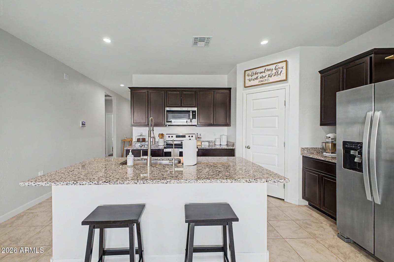 2703 W SEAVER Avenue, Apache Junction, AZ 85120 — photo 6 of 39