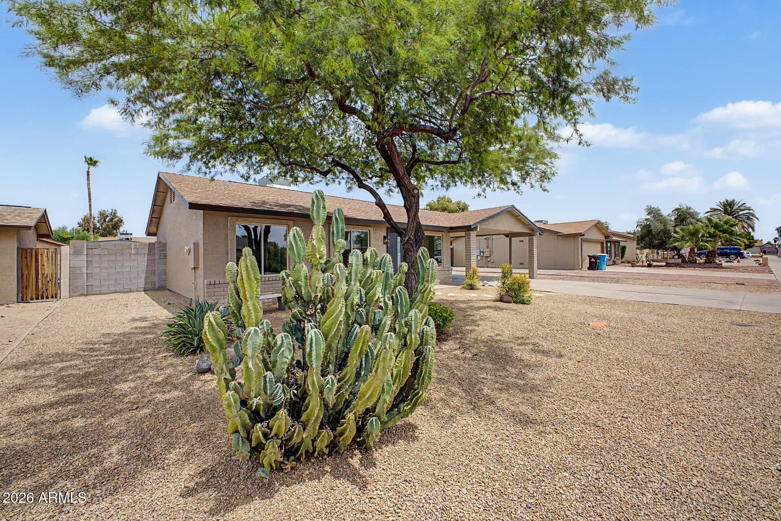 908 W MONTOYA Lane, Phoenix, AZ 85027 — photo 4 of 38