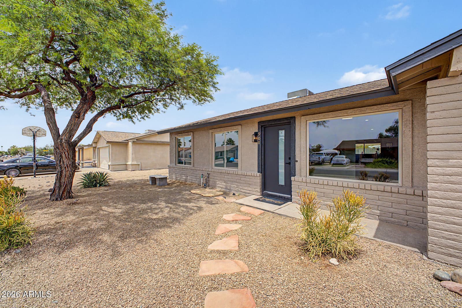 908 W MONTOYA Lane, Phoenix, AZ 85027 — photo 6 of 38