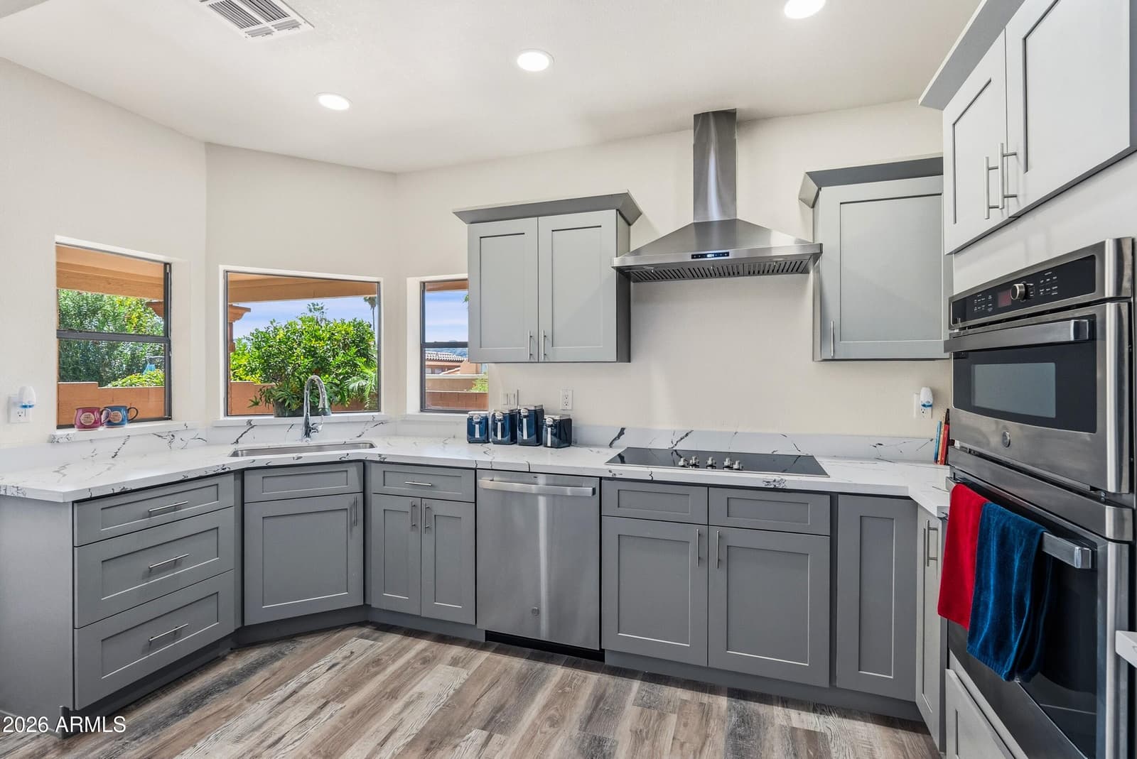 1019 E DESERT COVE Avenue, Phoenix, AZ 85020 — photo 10 of 45