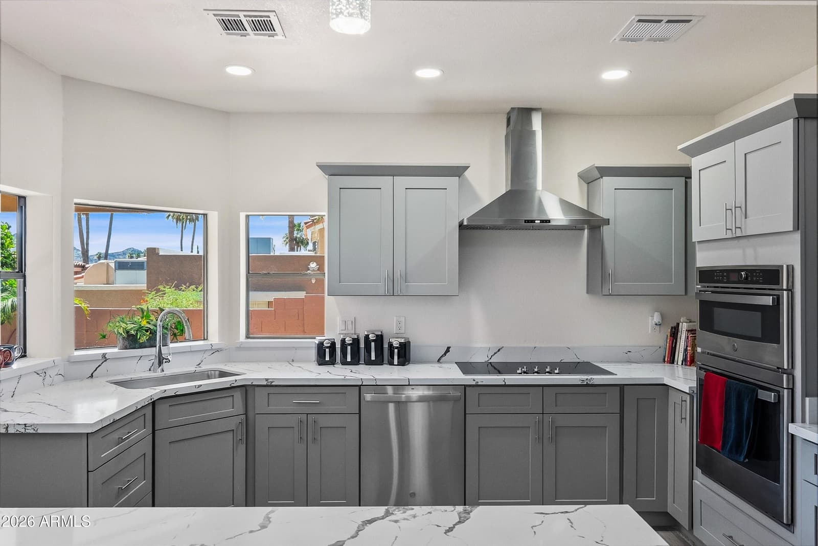 1019 E DESERT COVE Avenue, Phoenix, AZ 85020 — photo 9 of 45