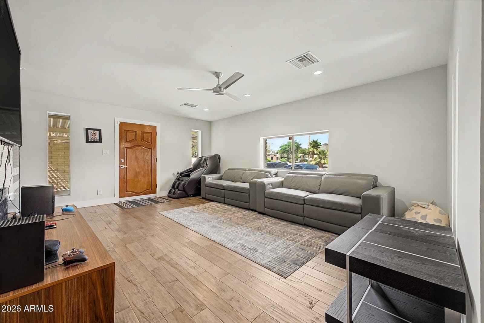 14350 N MEDINAN Drive, Phoenix, AZ 85022 — photo 8 of 36