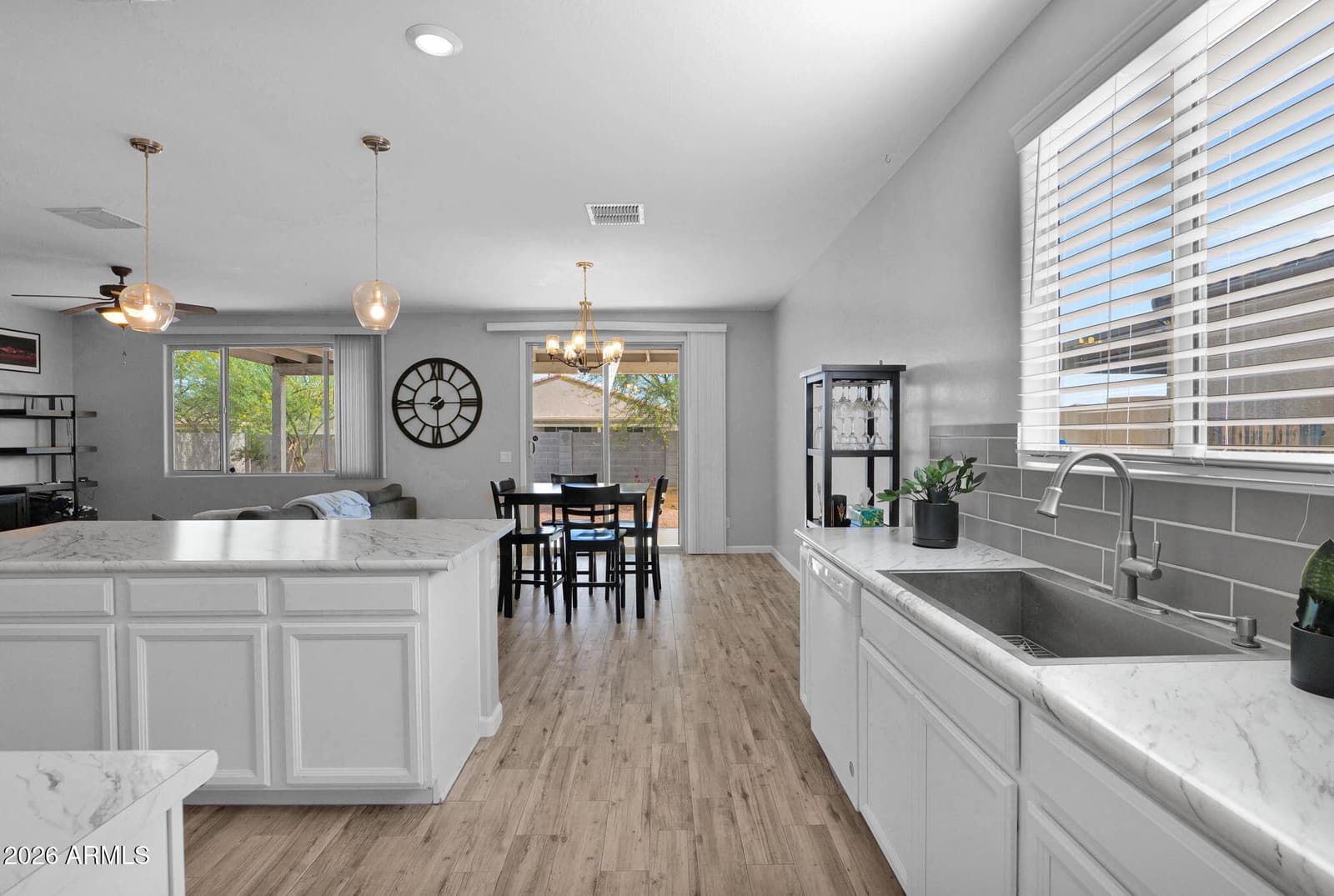 1818 E GROVE Street, Phoenix, AZ 85040 — photo 10 of 32