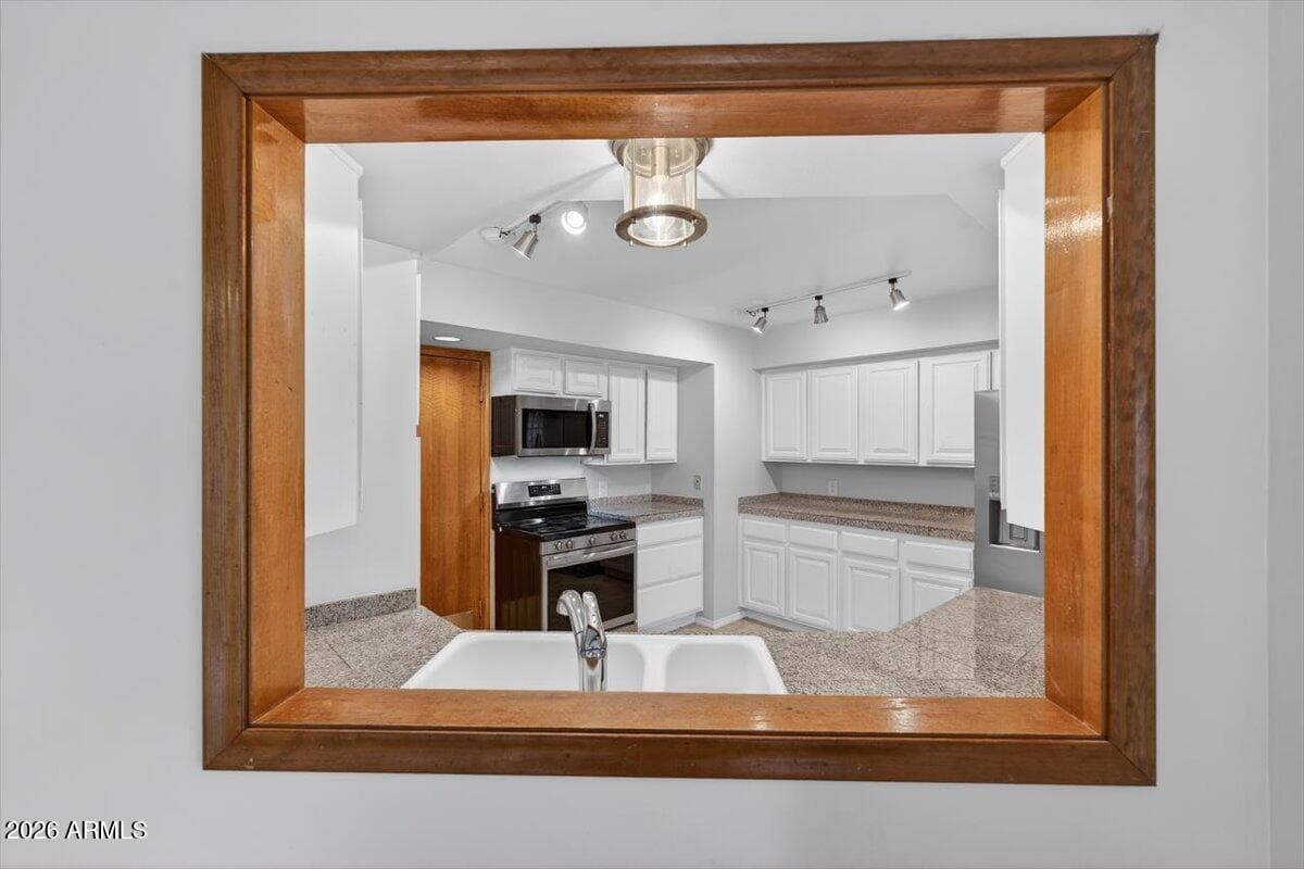 5750 N 10TH Street 5, Phoenix, AZ 85014 — photo 5 of 36