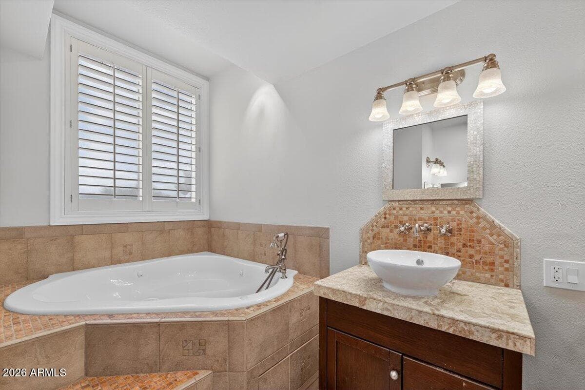 5750 N 10TH Street 5, Phoenix, AZ 85014 — photo 20 of 36