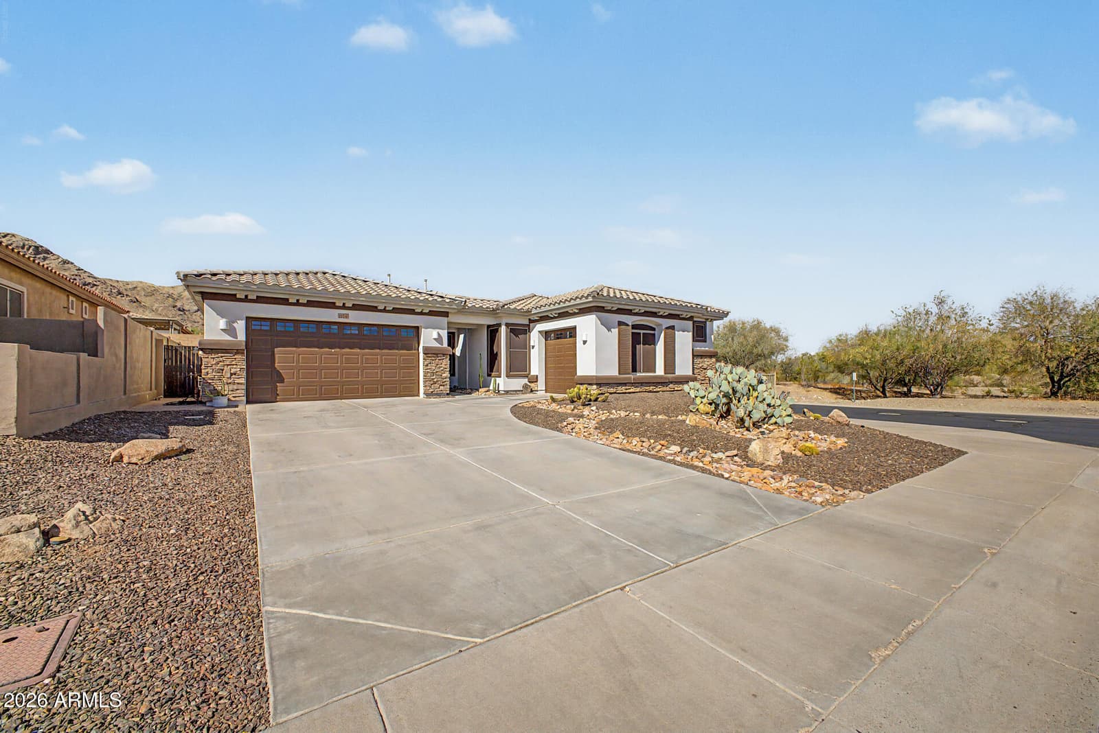 2704 W NIGHTHAWK Way, Phoenix, AZ 85045 — photo 10 of 35