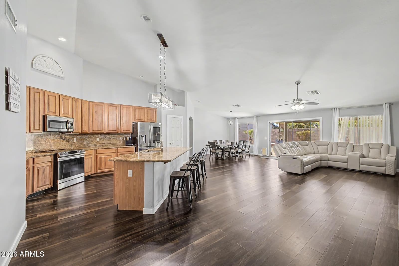8365 W BERRIDGE Lane, Glendale, AZ 85305 — photo 12 of 28