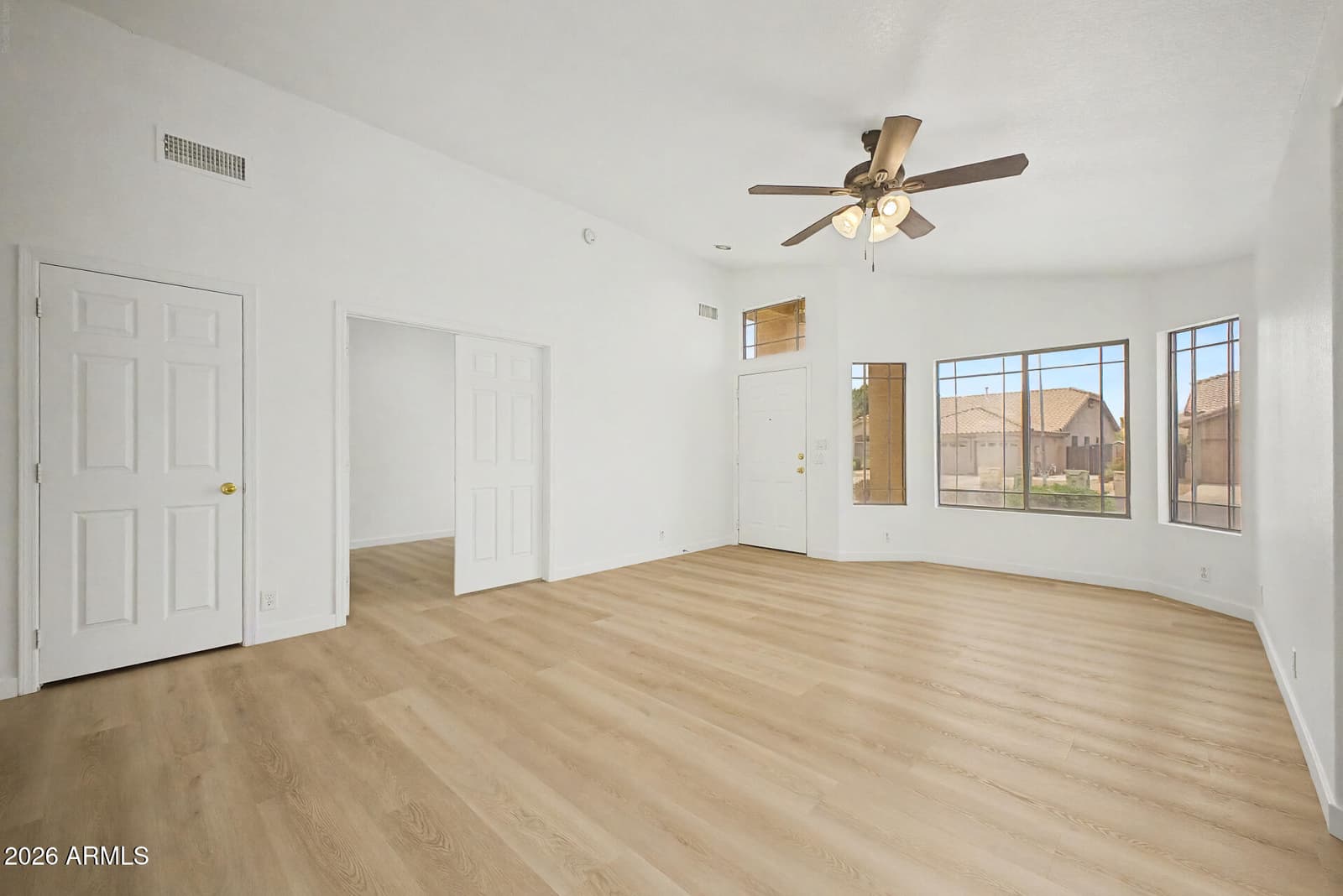 8340 W STELLA Way, Glendale, AZ 85305 — photo 4 of 40