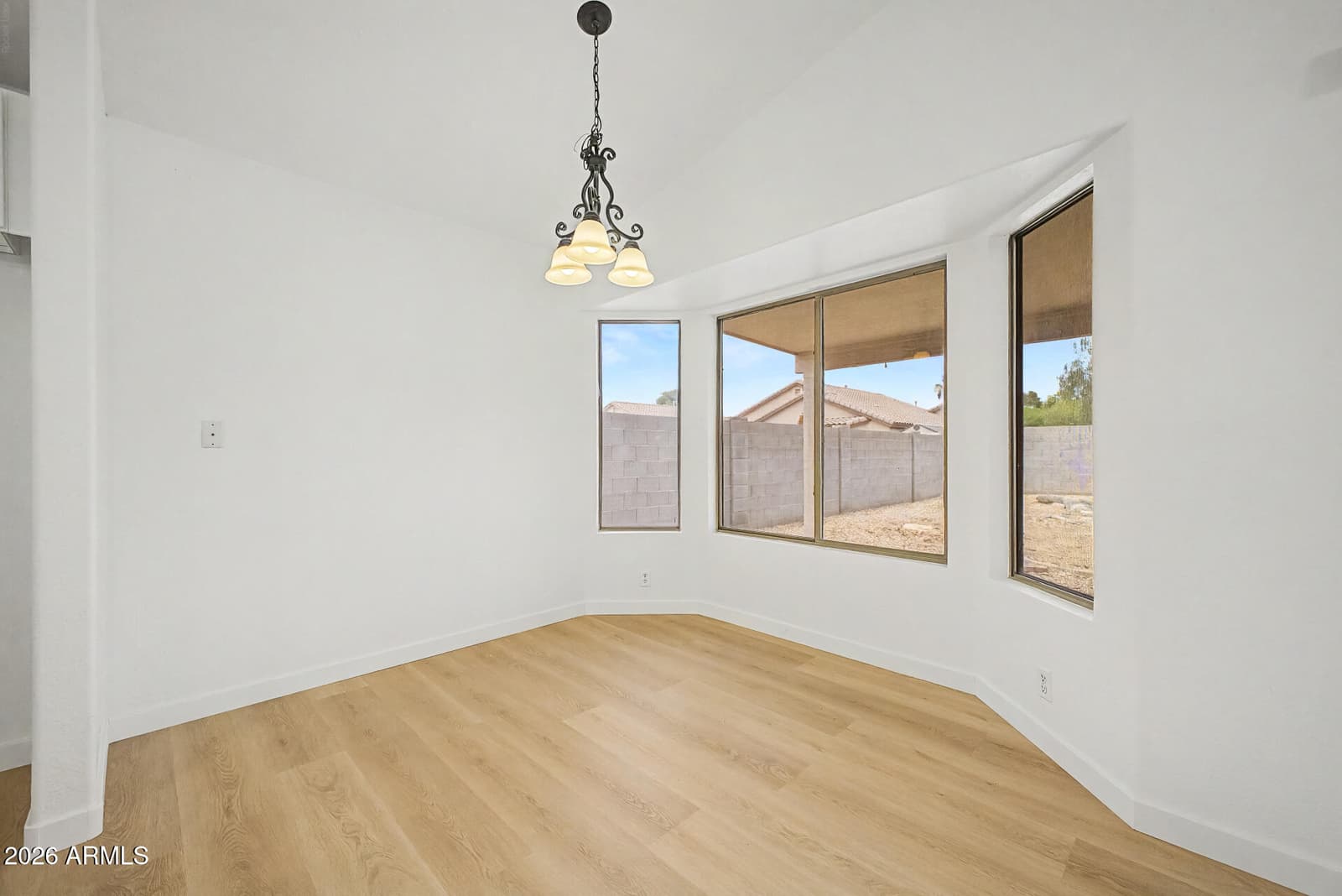 8340 W STELLA Way, Glendale, AZ 85305 — photo 11 of 40