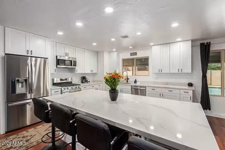3142 E ALTADENA Avenue, Phoenix, AZ 85028 — photo 2 of 21