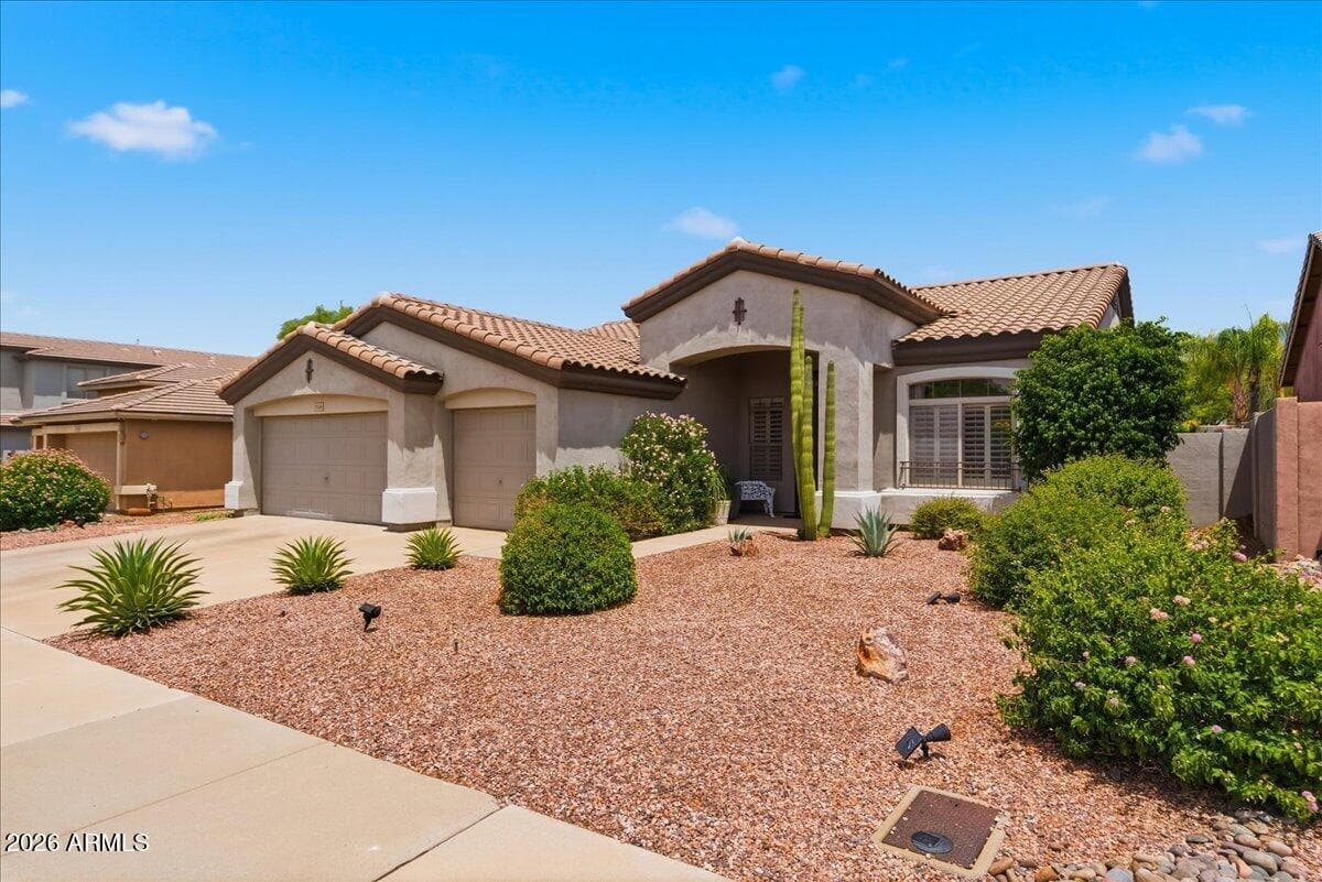 7548 E SANTA CATALINA Drive, Scottsdale, AZ 85255 — photo 3 of 44