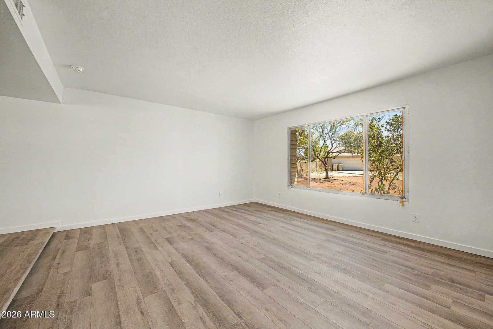 5206 W DAILEY Street, Glendale, AZ 85306 — photo 8 of 35