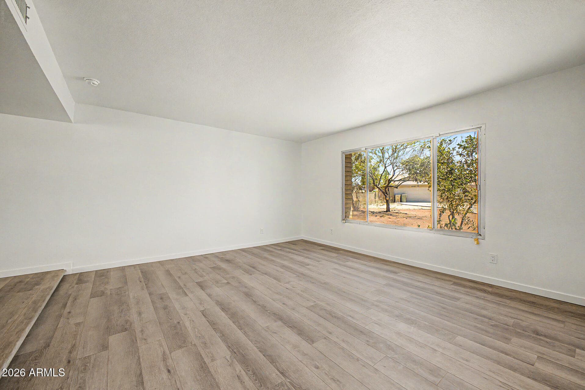 5206 W DAILEY Street, Glendale, AZ 85306 — photo 8 of 35