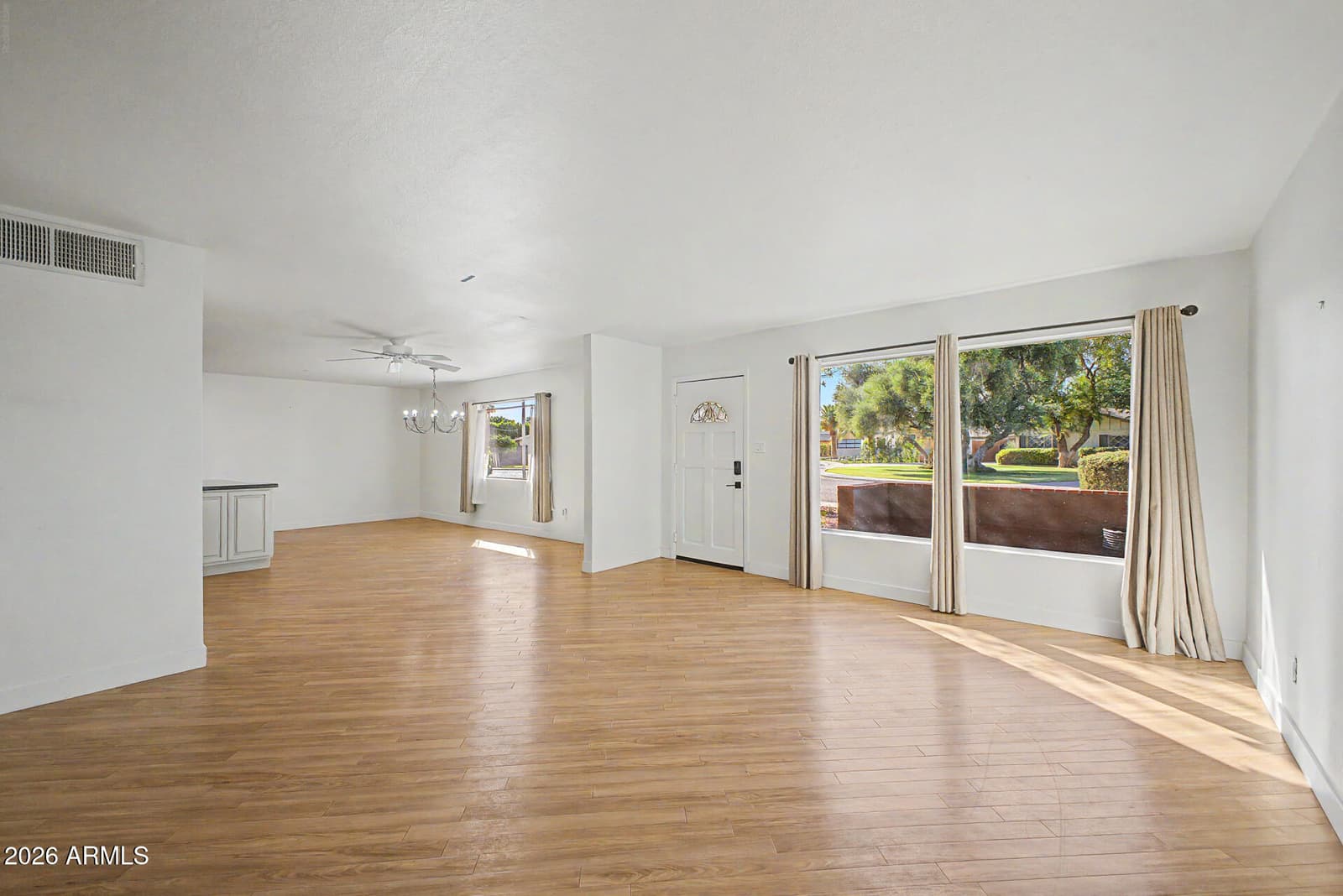 8453 E RANCHO VISTA Drive, Scottsdale, AZ 85251 — photo 5 of 27