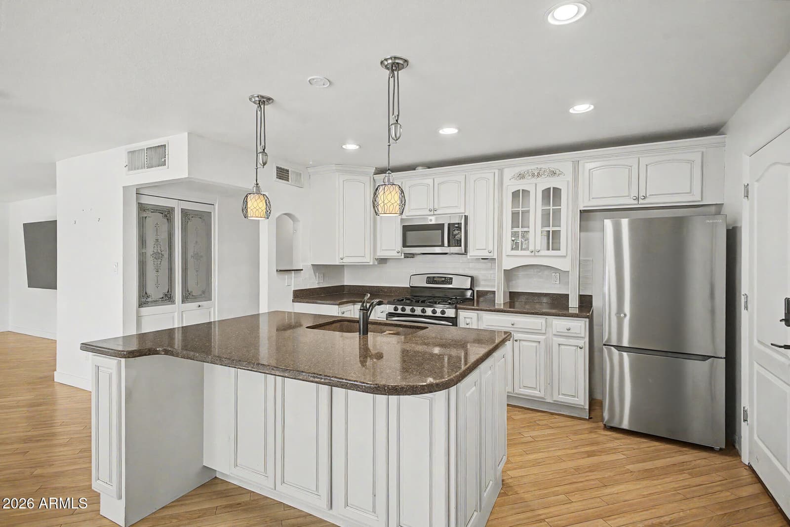 8453 E RANCHO VISTA Drive, Scottsdale, AZ 85251 — photo 10 of 27