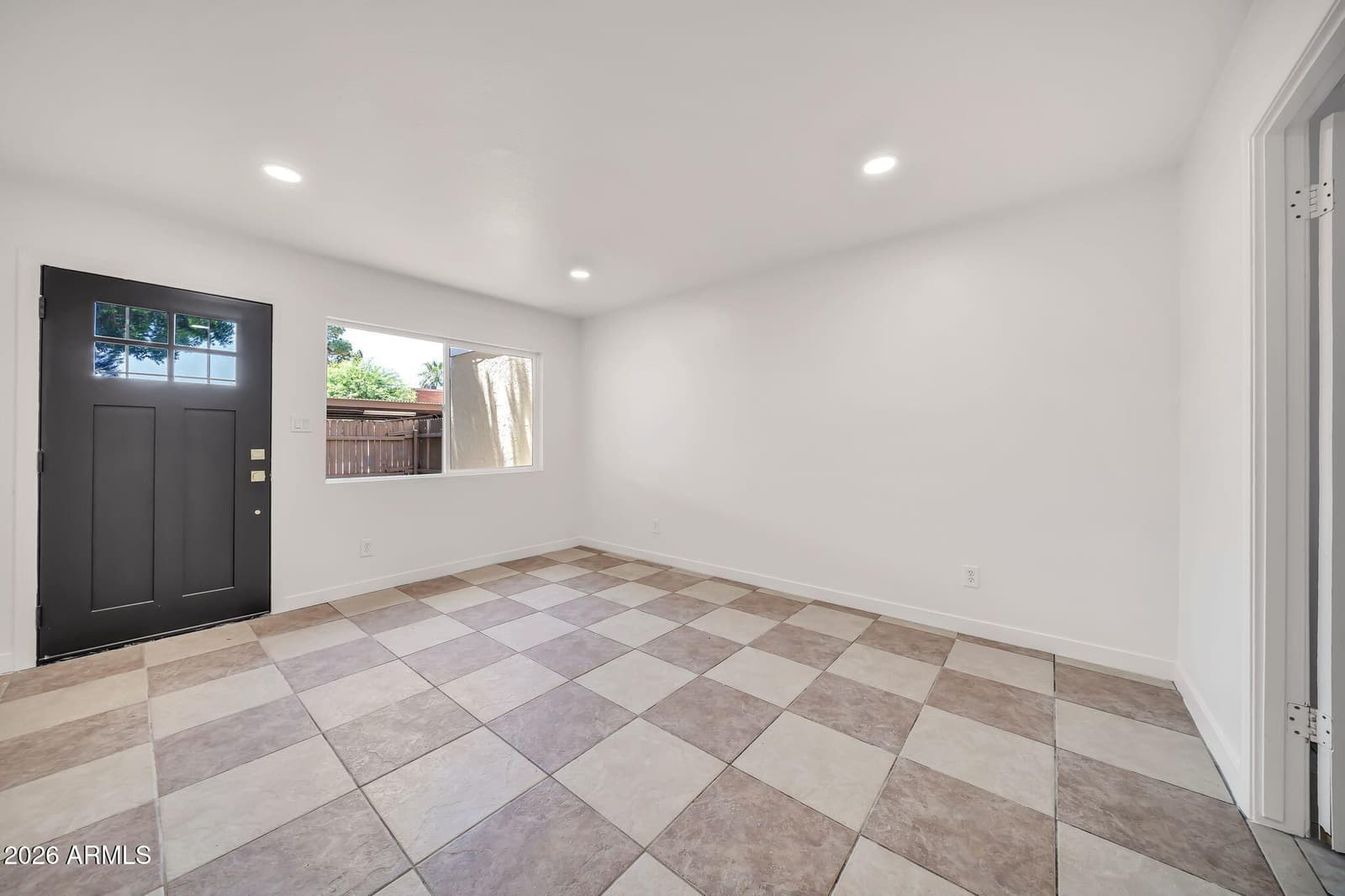 3338 W LAS PALMARITAS Drive, Phoenix, AZ 85051 — photo 6 of 35