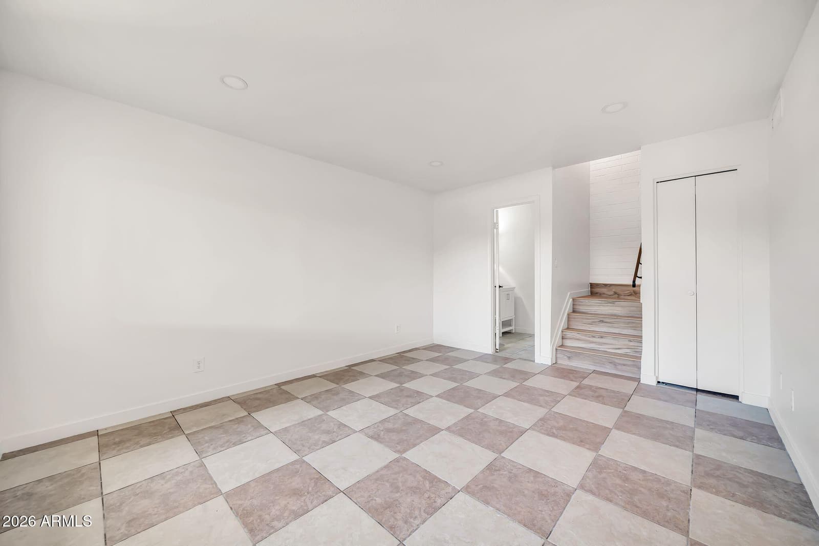3338 W LAS PALMARITAS Drive, Phoenix, AZ 85051 — photo 8 of 35