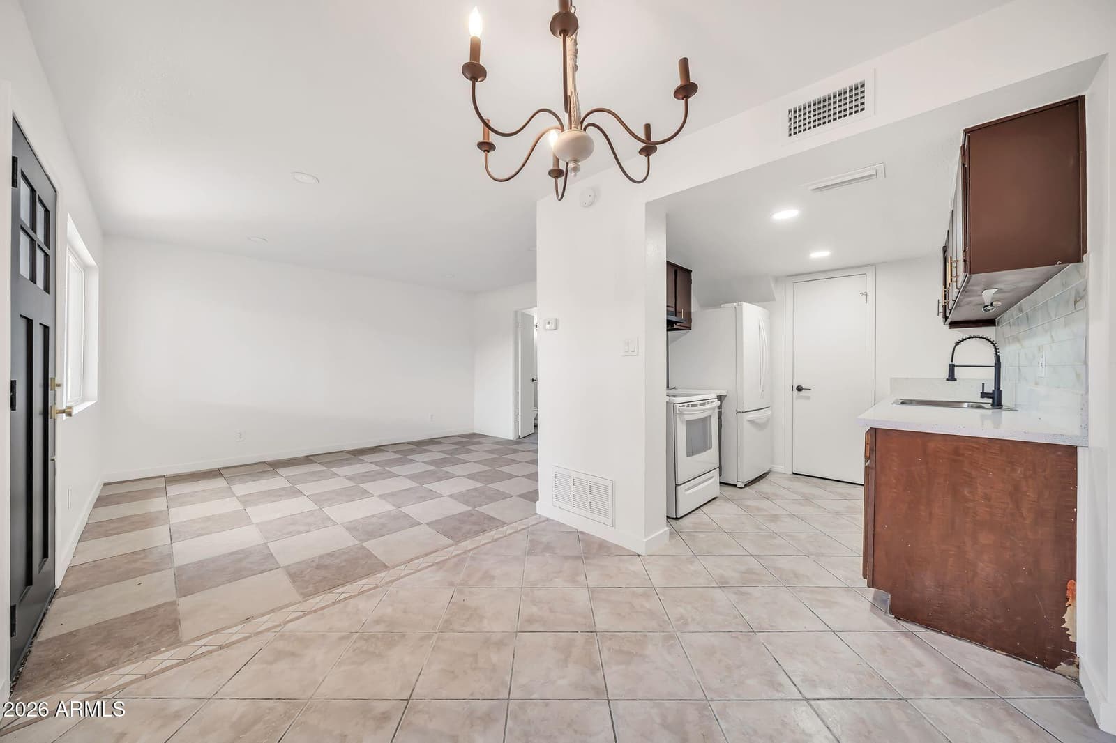 3338 W LAS PALMARITAS Drive, Phoenix, AZ 85051 — photo 9 of 35
