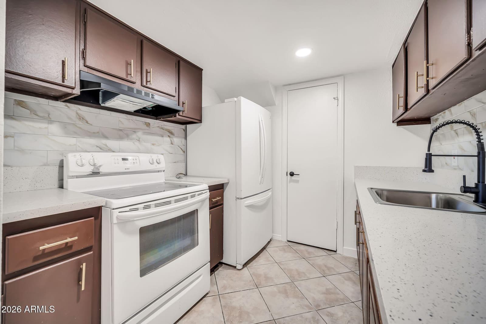 3338 W LAS PALMARITAS Drive, Phoenix, AZ 85051 — photo 11 of 35