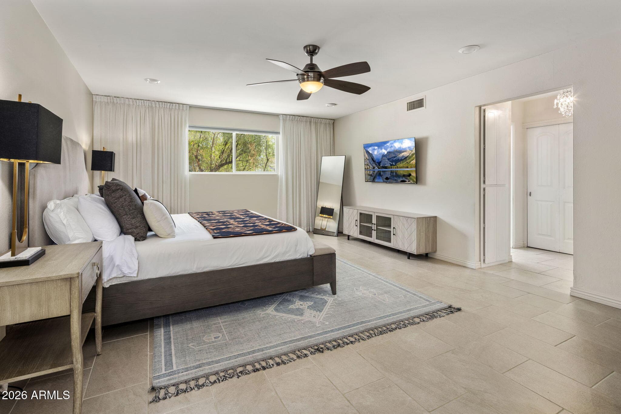 2432 E PIESTEWA PEAK Drive, Phoenix, AZ 85016 — photo 11 of 51