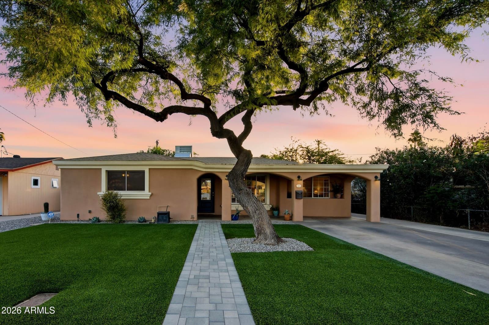 2422 N 37TH Street, Phoenix, AZ 85008