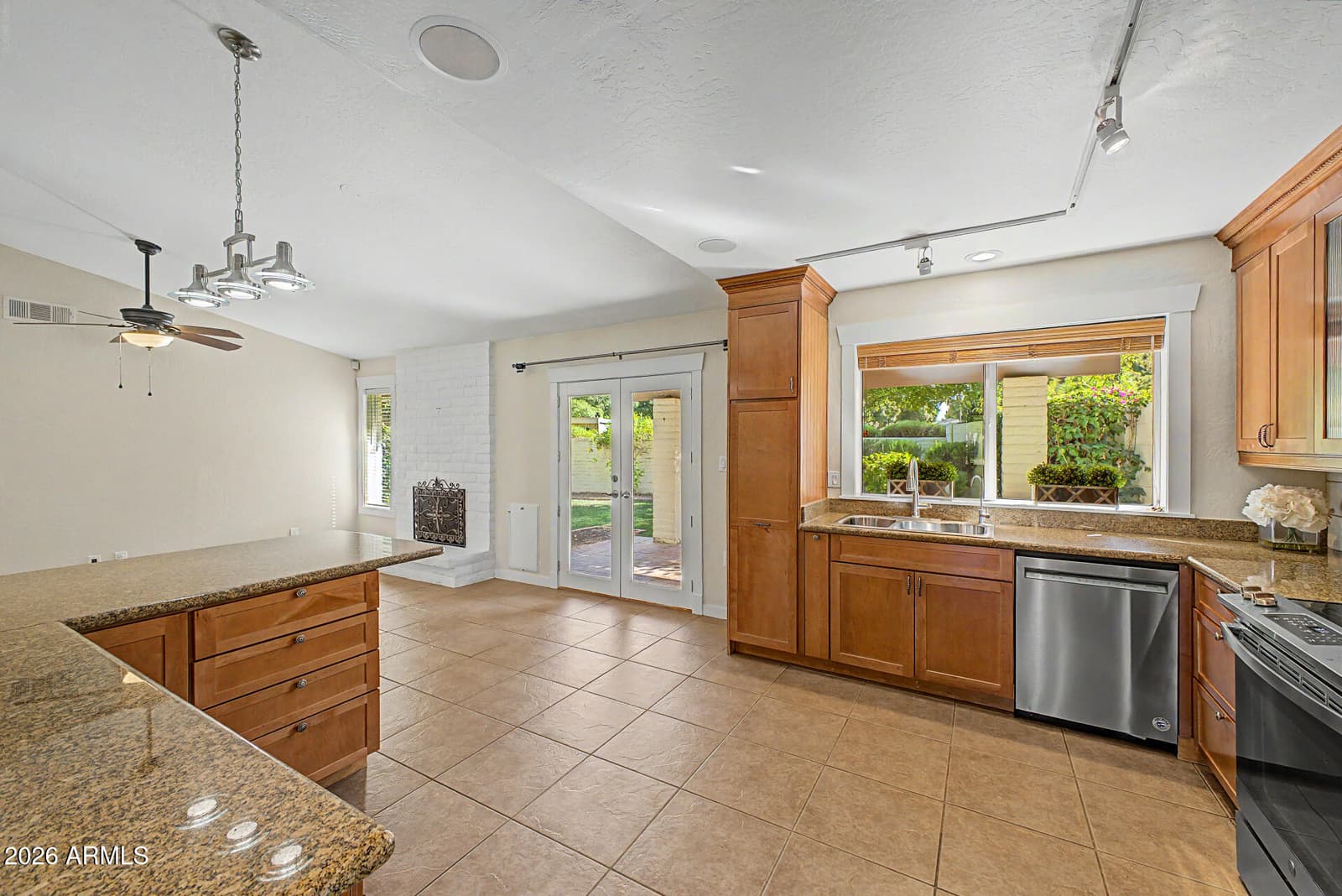 1221 E STEAMBOAT BEND Drive, Tempe, AZ 85283 — photo 16 of 55