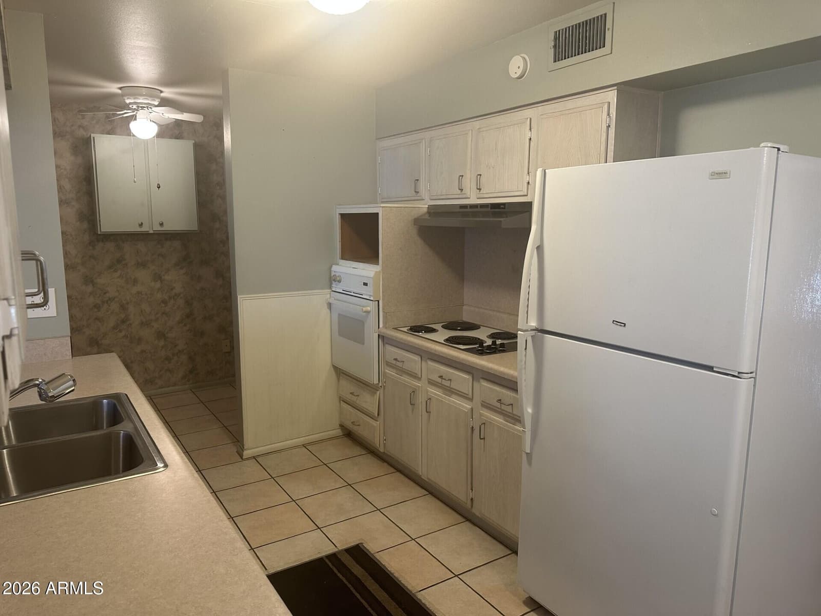 10512 W EL CAPITAN Circle, Sun City, AZ 85351 — photo 4 of 34