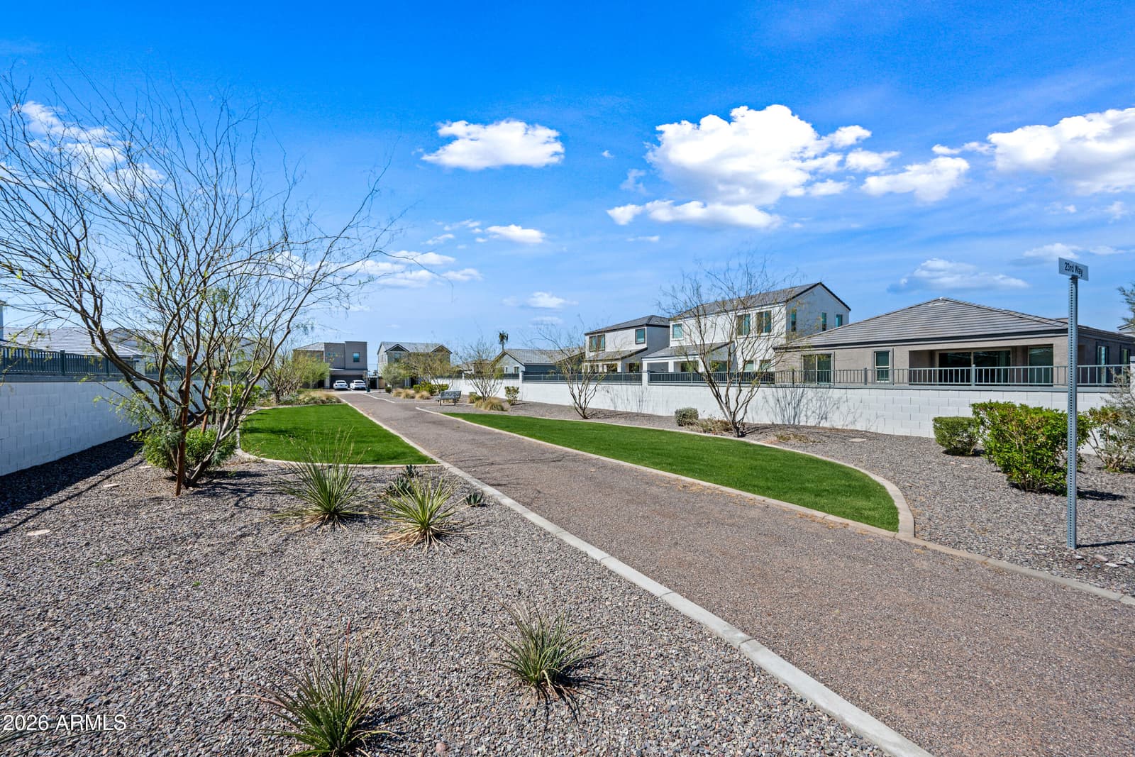 2327 E LEVI Drive, Phoenix, AZ 85040 — photo 15 of 40