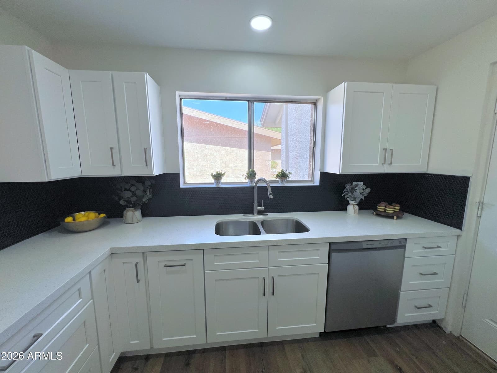 3818 W RUTH Avenue, Phoenix, AZ 85051 — photo 4 of 20