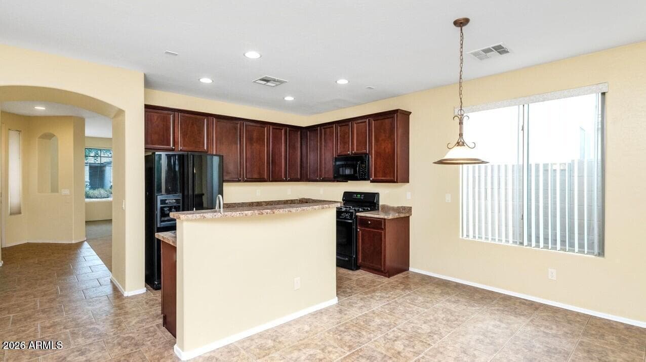 6013 W PARK VIEW Lane, Glendale, AZ 85310 — photo 5 of 19