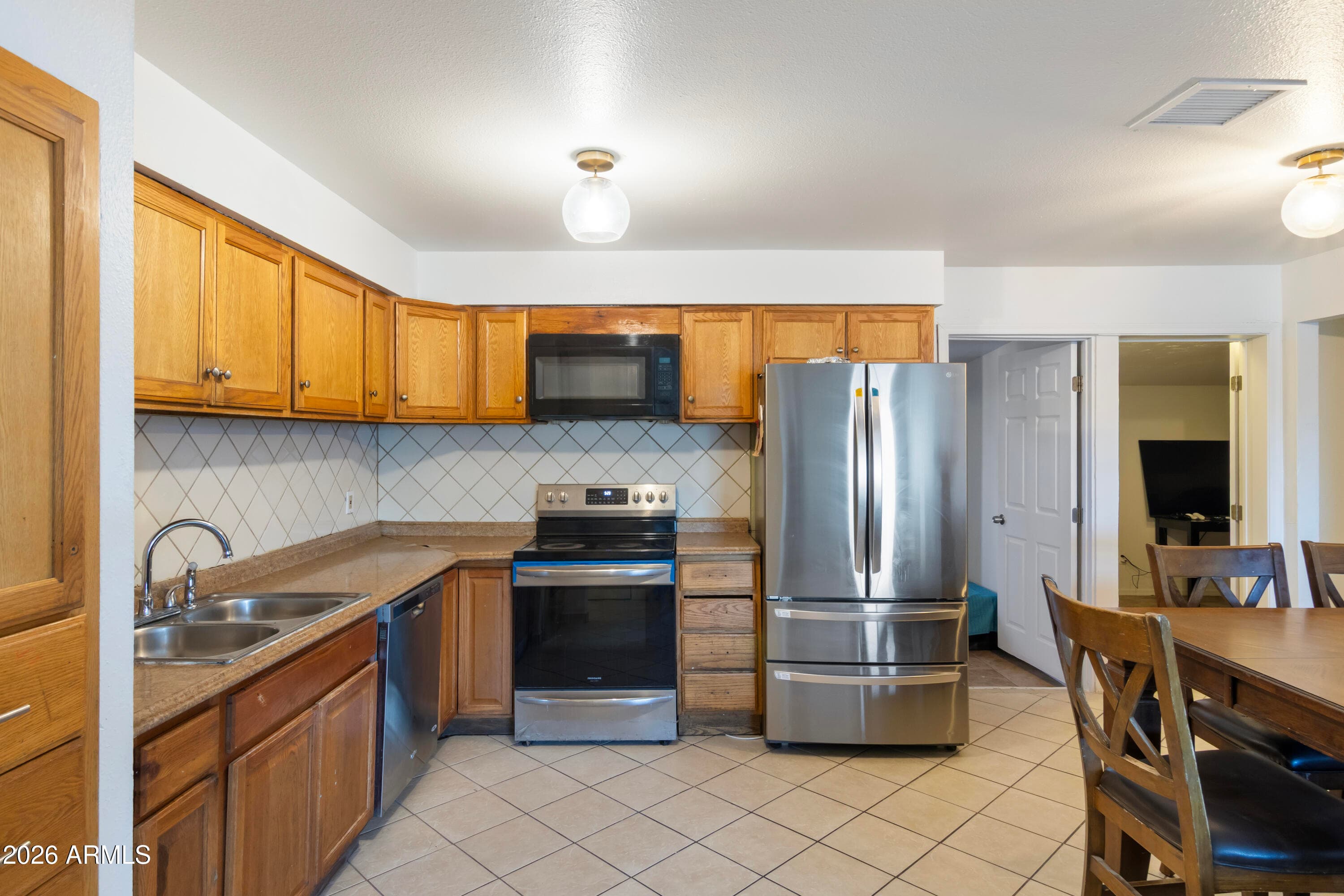2940 N 81ST Drive, Phoenix, AZ 85033 — photo 6 of 22