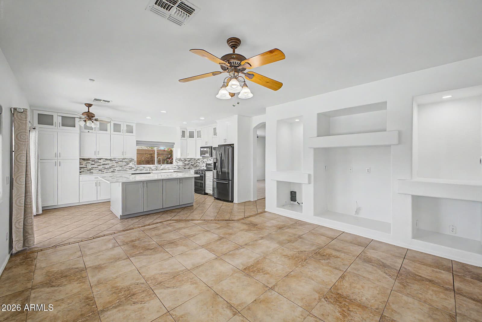 8345 W PONTIAC Drive, Peoria, AZ 85382 — photo 10 of 37