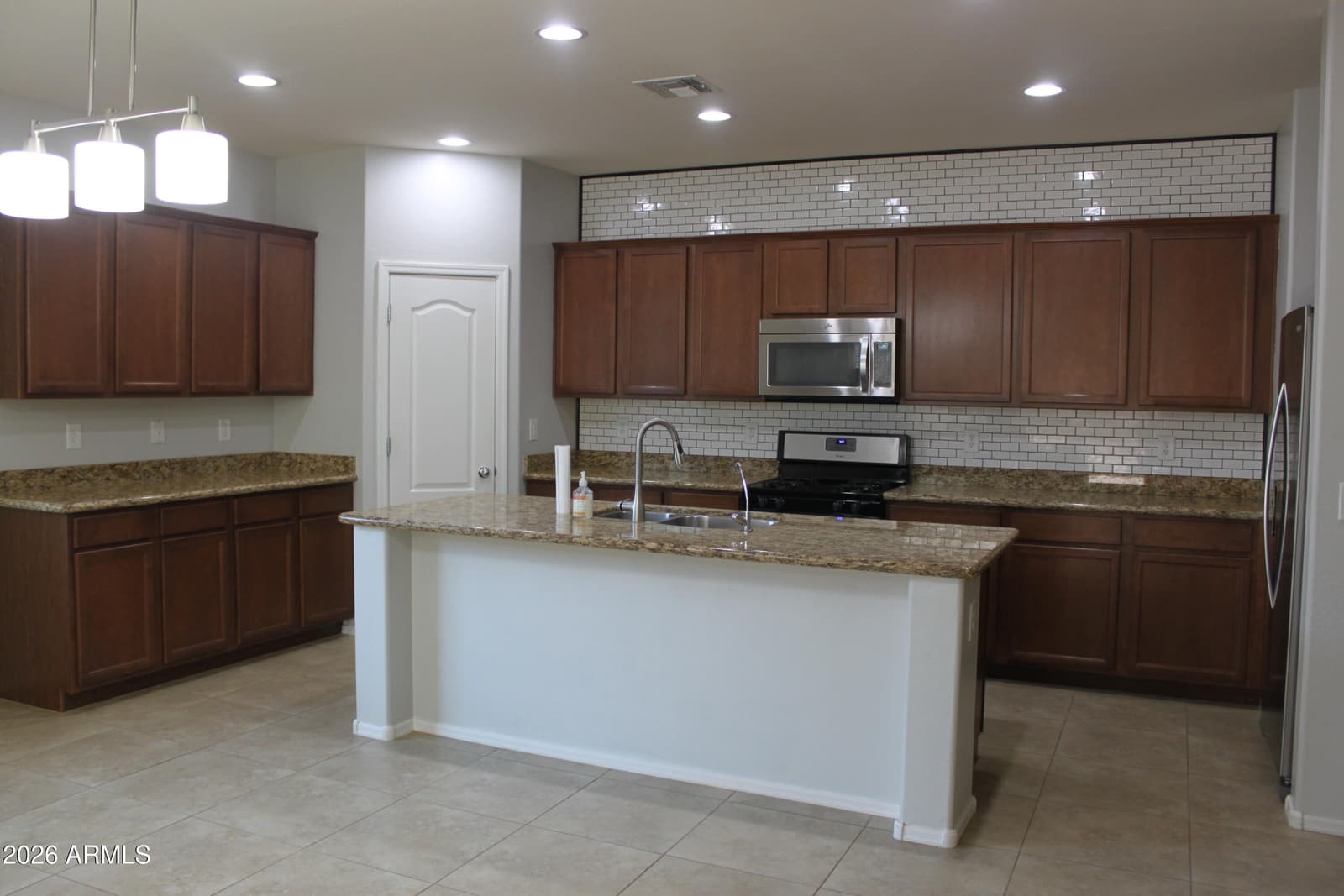 21245 E CHERRYWOOD Drive E, Queen Creek, AZ 85142 — photo 10 of 49