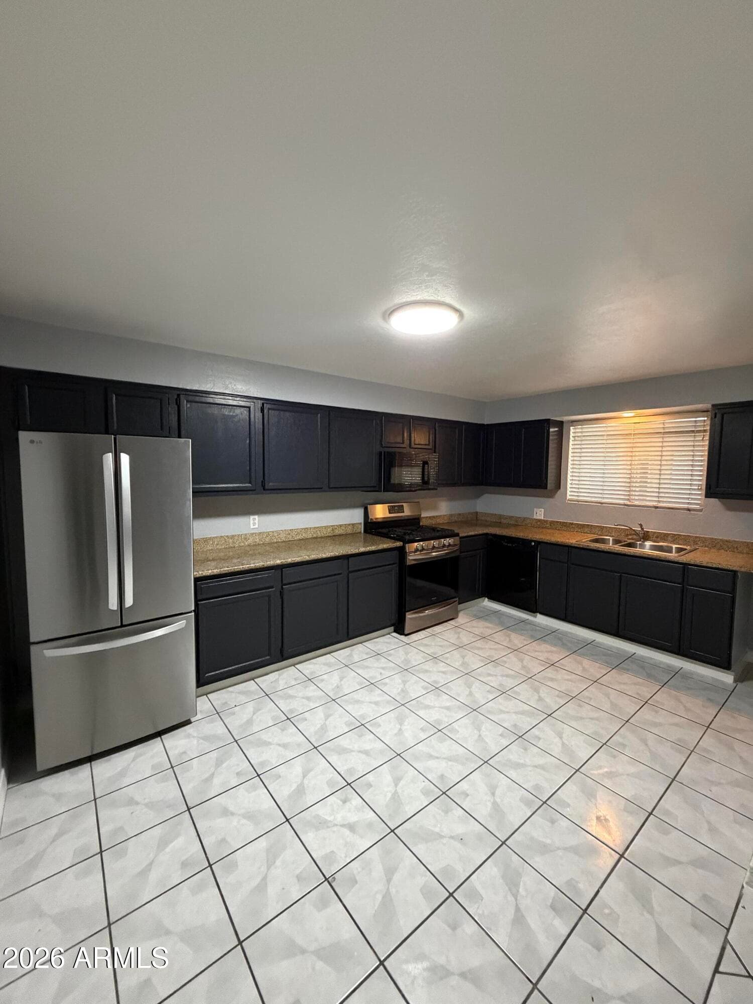 1111 E TURNEY Avenue 23, Phoenix, AZ 85014 — photo 4 of 15