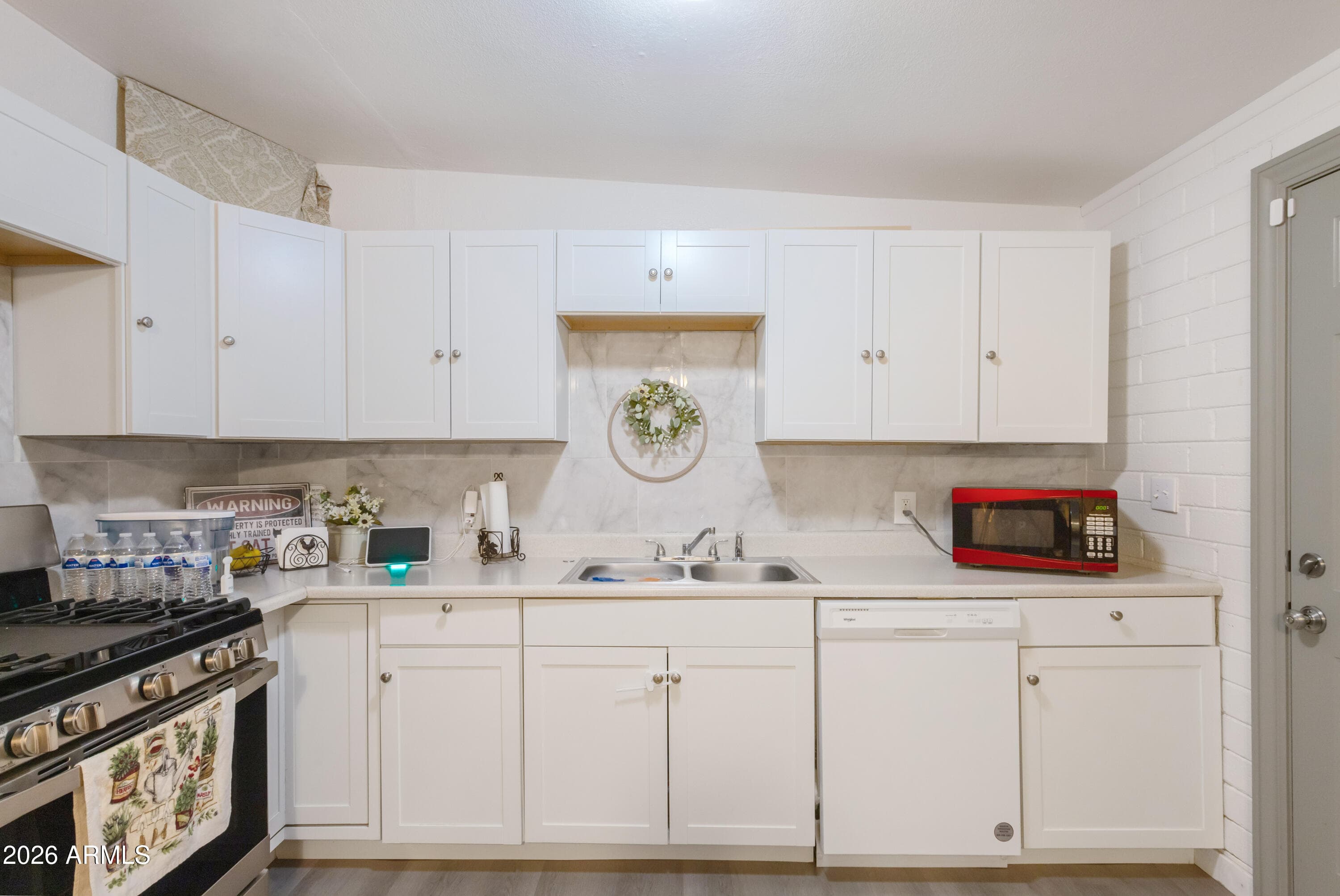 301 W BUSBY Drive, Sierra Vista, AZ 85635 — photo 16 of 20