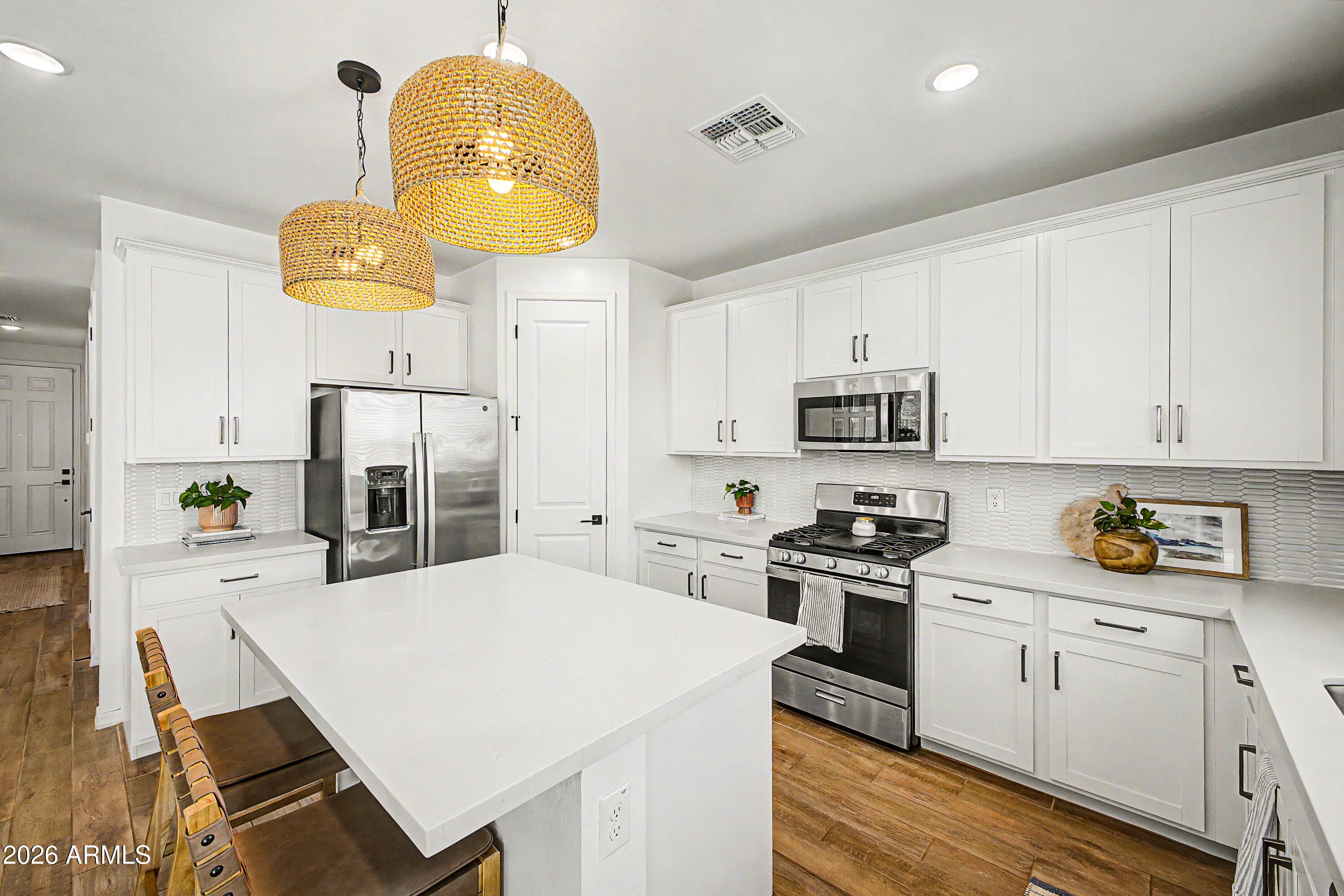 7598 W SMOKETREE Drive, Peoria, AZ 85383 — photo 10 of 26