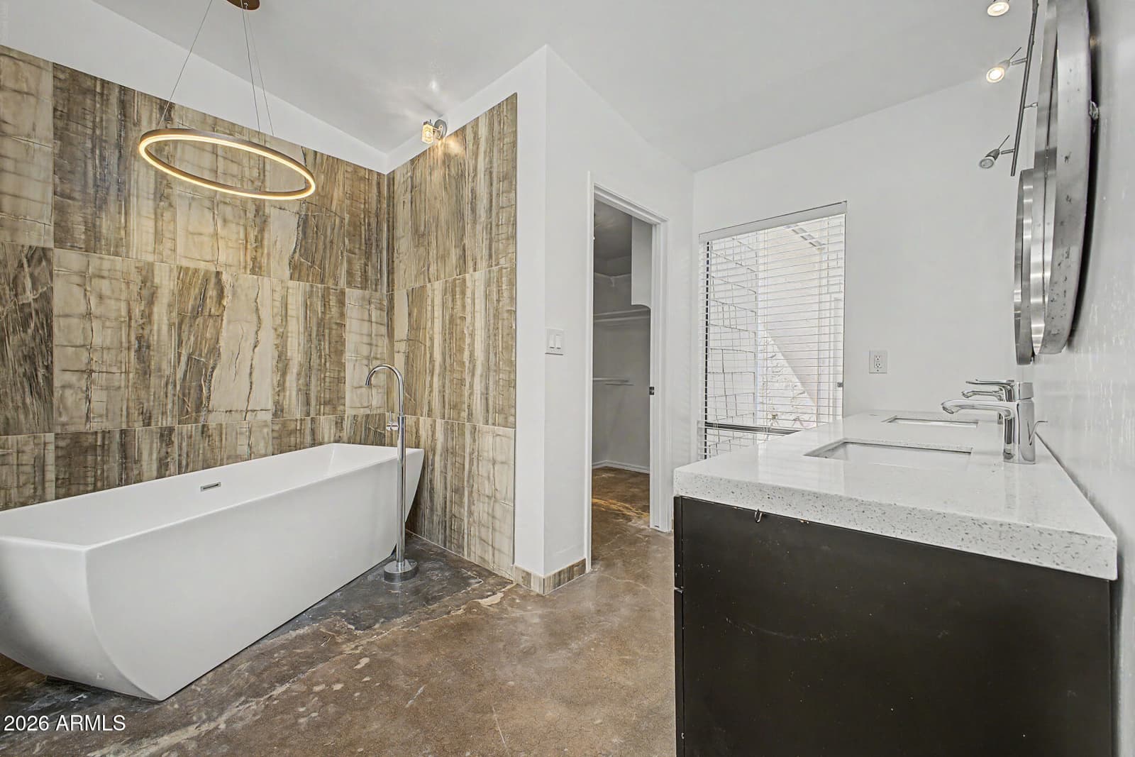 6640 N CHATELAINE Place, Phoenix, AZ 85014 — photo 1 of 37