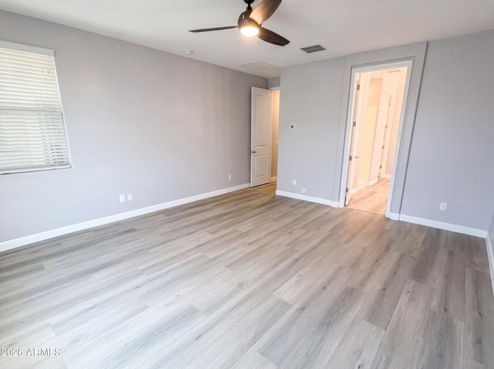 18840 W MERCER Lane, Surprise, AZ 85388 — photo 4 of 38